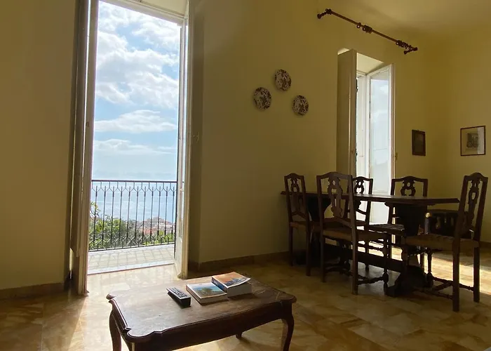 Prima Collina Ampio Vista Mare アパート